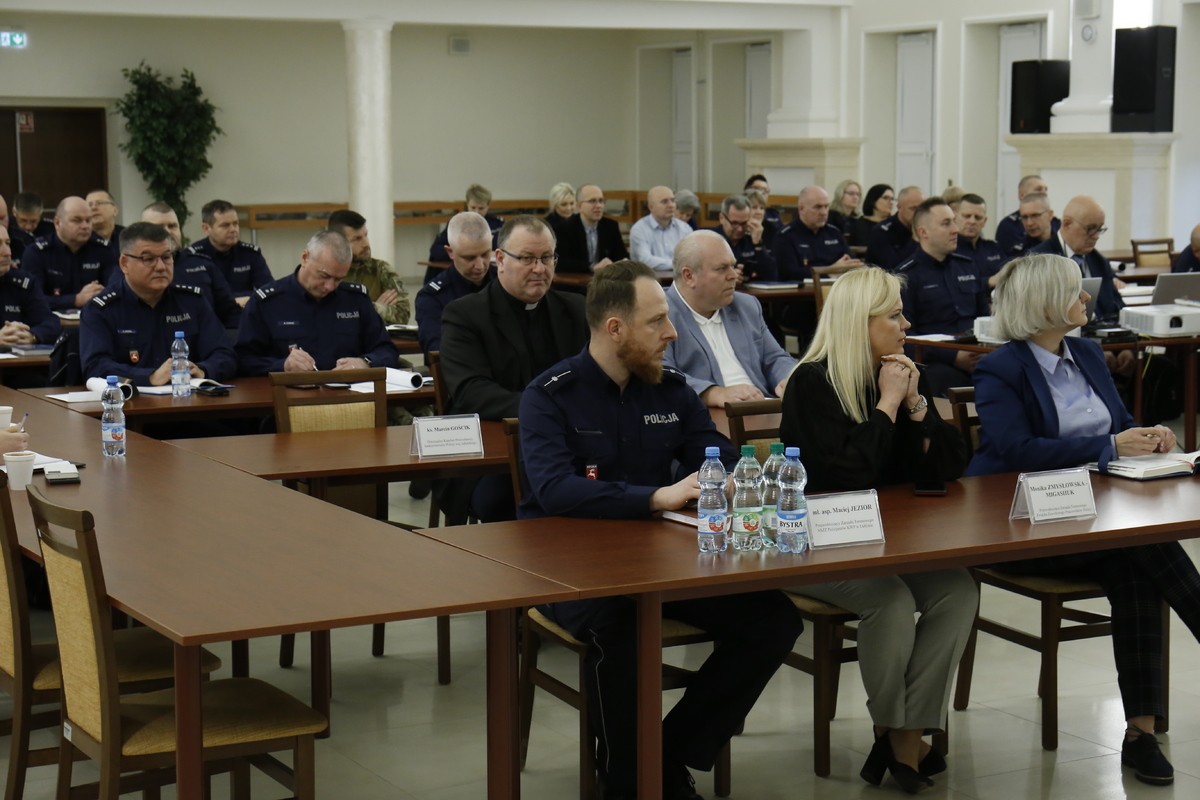 Na zdjęciu widzimy uczesników odprawy rocznej w Komendzie Wojewódzkiej Policji w Lublinie.