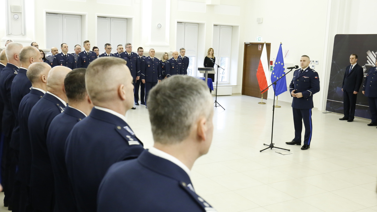 komednant Czebreszuk podczas przemówienia