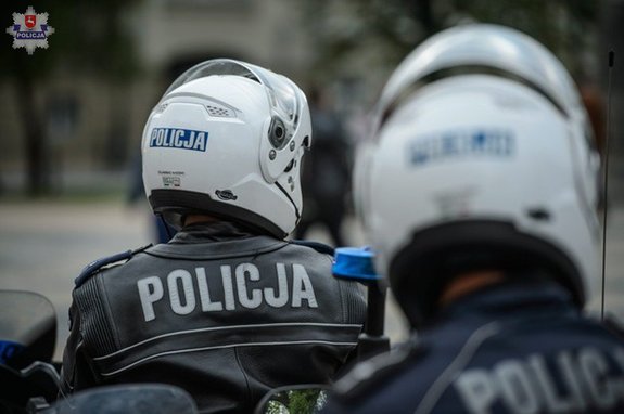 Policjanci na służbowych motocyklach