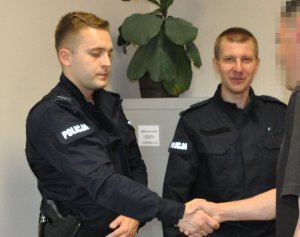 fot. podziękowania dla policjantów za uratowanie życia