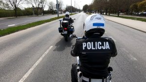 policjanci na motocyklach