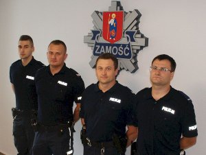 policjanci z ZAMOŚCIA