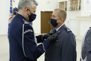 Drugi dzień uroczystości Komendant Wojewódzki Policji w Lublinie odznacza I Zastępce Komendanta Powiatowego Policji w Łęcznej młodszego inspektora Sławomira Cielniaka.