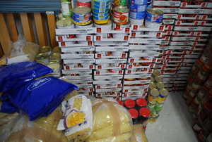 Dary dla uchodźców z Ukrainy. Rzeczy widoczne na zdjęciach to między innymi żywność ale i nowa pralka.