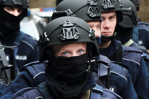 ćwiczenia zorganizowane przez policjantów Oddziału Prewencji Policji w Łodzi będące swoistą kontynuacją zakończonego już projektu współfinansowanego z Funduszu Bezpieczeństwa Wewnętrznego Unii Europejskiej pod nazwą „Szkolenie funkcjonariuszy Policji w zakresie prowadzenia działań pościgowych”.