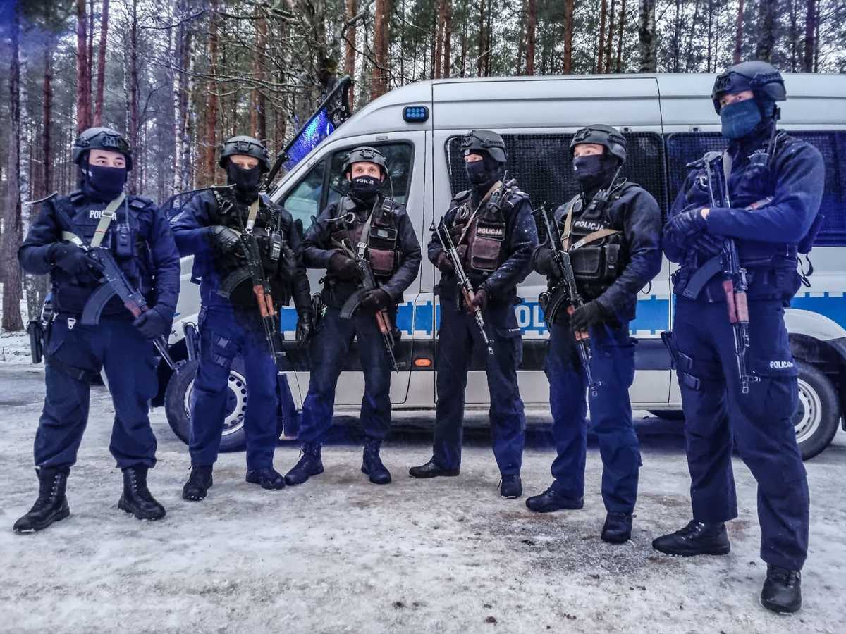 policjanci przy granicy