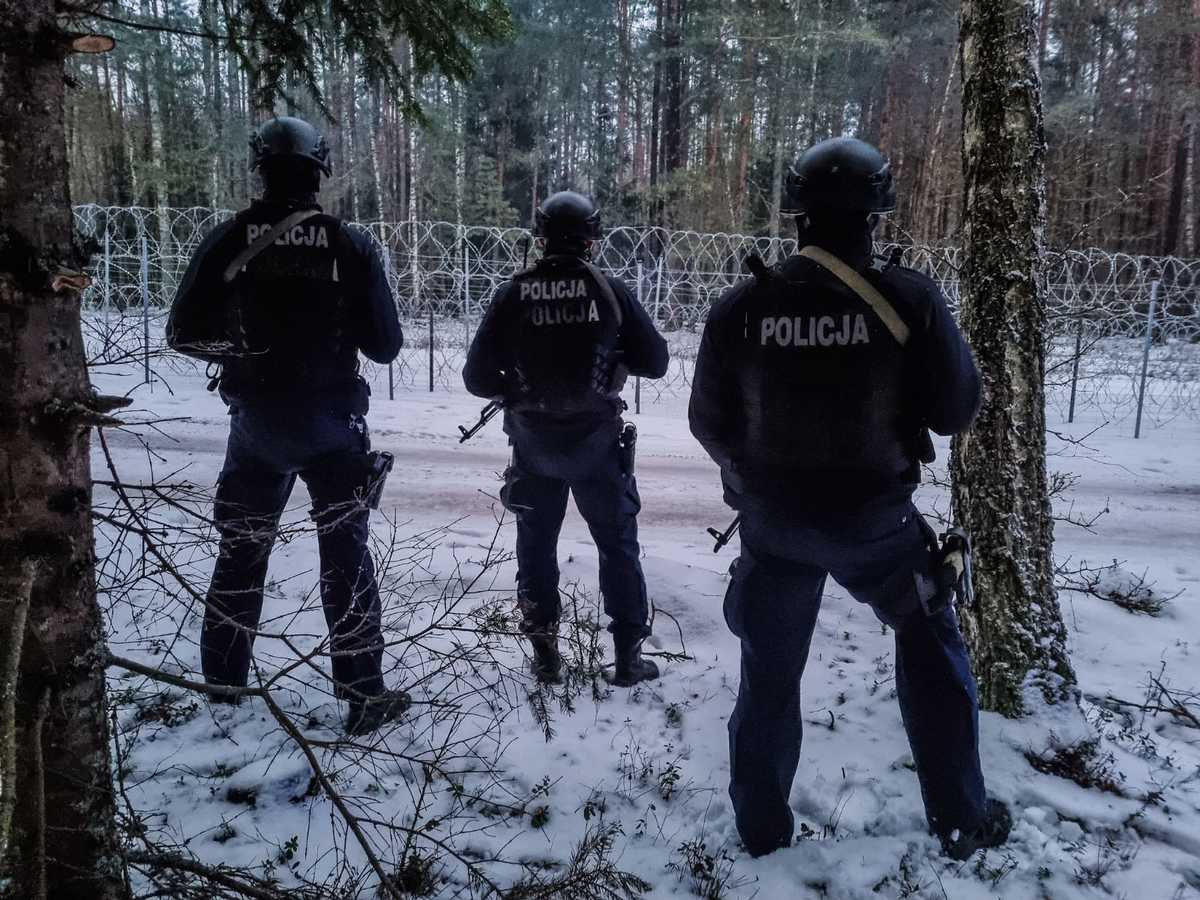 Policjanci przy granicy