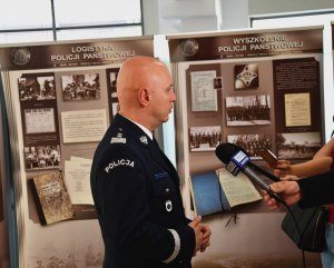 Udzielający wywiadu Komendant Główny Policji generalny inspektor dr Jarosław Szymczyk