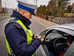 policjanci ruchu drogowego podczas działań &quot;kaskadowy pomiar prędkości&quot;