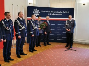 policjanci biorący udział w uroczystości