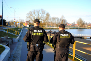 Patrol prewencji na bulwarach w Siemiatyczach.