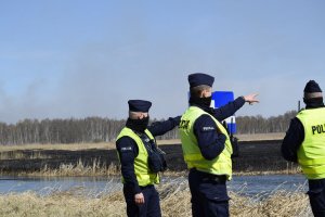 policjanci p0odczas działań.