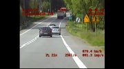 widok z policyjnego video rejestratora na pojazdy