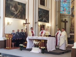 Nabożeństwo w Parafii Zwiastowania Najświętszej Maryi Panny w Dobrzyniewie; Odprawiają księża, w tym ksiądz biskup Henryk Ciereszko oraz kapelan ks Leon Grygorczyk;