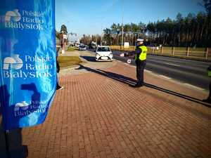 Policjanci w akcji z sercem do kierowców