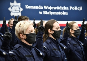 Policjanci w trakcie ślubowania