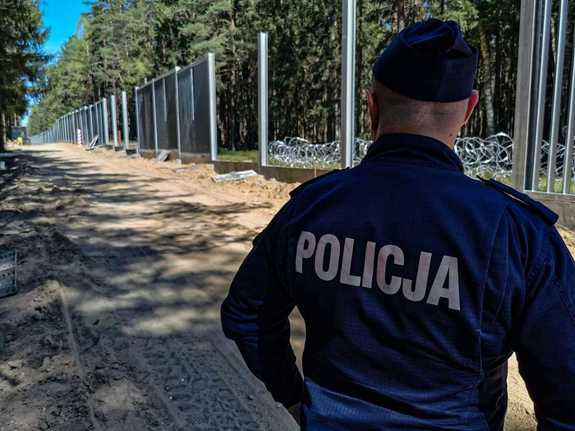 policjanci na granicy