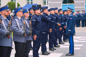 Policjanci w trakcie ślubowania