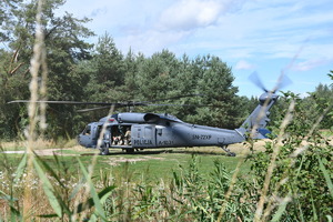 Ćwiczenia kontrterrorystów z policyjnym Black Hawk