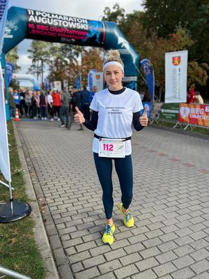kobieta na starcie przed bieganiem
