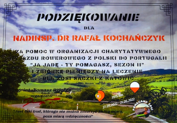 podziękowania dla Rafała Kochańczyka. Na czerwono napis &quot;Podziękowania&quot;, na czarno informacja, że są one dla Rafała Kochańczyka za pomoc w organizację. W tle mapa Europy z trasą wytyczoną z Siemianowic Śląskich do Portugalii