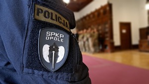 Zdjęcie przedstawia uroczystość z okazji 30-lecia powstania Samodzielnego Pododdziału Kontrterrorystycznego Policji w Opolu.