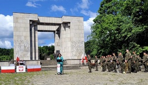 zdjęcie kolorowe: uroczystości Narodowego Dnia Powstań Śląskich
