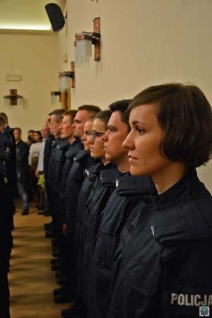 Nowo przyjęci policjanci