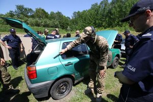 Kontrterroryści w trakcie szkolenia balistycznego