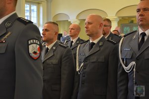 Policjanci podczas uroczystej zbiórki