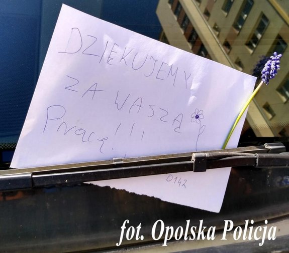 podziękowania dla policjantów za ich pracę