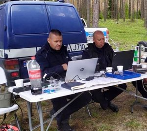 policjanci z zespołu prowadzą działania w terenie