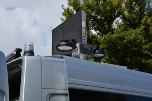 dach radiowozu na tle nieba