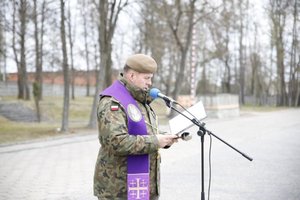 Nagrodzeni policjanci i przekazanie nowych pojazdów służbowych