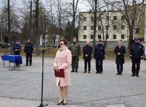 Nagrodzeni policjanci i przekazanie nowych pojazdów służbowych