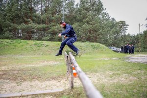 policjanci podczas zmagań