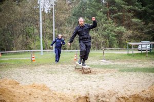 policjanci podczas zmagań