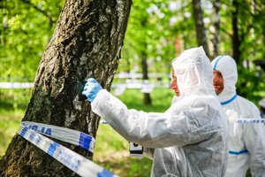 policjanci podczas zmagań na miejscu pozorowanego zdarzenia