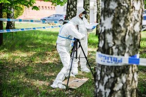 policjanci podczas zmagań na miejscu pozorowanego zdarzenia