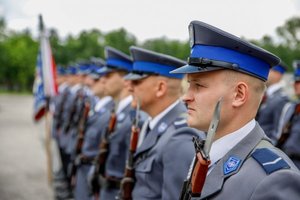 policjanci uczestniczący w uroczystości