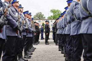 policjanci uczestniczący w uroczystości