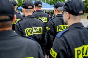 policjanci uczestniczący w uroczystości