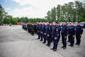 policjanci uczestniczący w uroczystości