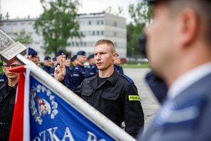 ślubowanie nowo przyjętych policjantów