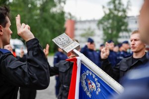 ślubowanie nowo przyjętych policjantów