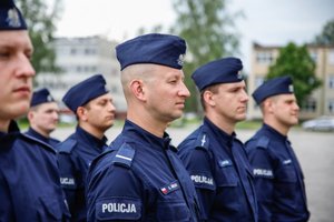 policjanci uczestniczący w uroczystości