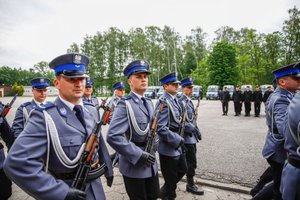 policjanci uczestniczący w uroczystości