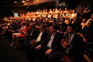 uczestnicy inauguracji kampanii edukacyjnej „Twój przykład – Moje życie”