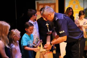 uczestnicy inauguracji kampanii edukacyjnej „Twój przykład – Moje życie”