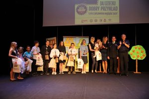 uczestnicy inauguracji kampanii edukacyjnej „Twój przykład – Moje życie”